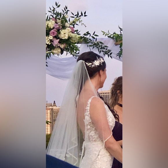 Stunning cathedral length angel cut veil. Only worn once & in like-new condition - Picture 9 of 9